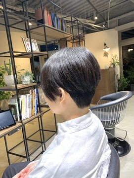 ユリイカビヨウシツ レディス刈り上げショート