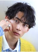 黒髪波巻きスパイラルセンターパートシャドウパーマ2ブロック