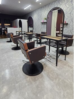 カミビトプラス 香芝店(KamiBito +plus)の写真/朝9：00から夜21：00まで営業☆お仕事帰りでも間に合います♪アットホームで通いやすい雰囲気が自慢です！