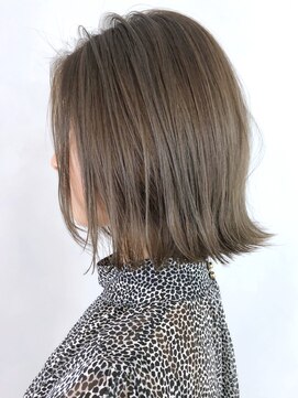 アイティー バイ アルバム 浦和店(IT by ALBUM) グレージュハイライトボブ_くびれミディ_ba318701