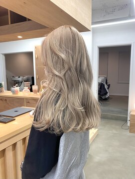 バド(bado) ホワイトベージュブロンド