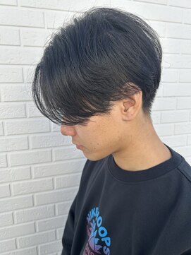 ヒュイル バイ ニアウ(Hwyl by Niau) メンズマッシュセンターパートスパイラルパーマニュアンスパーマ