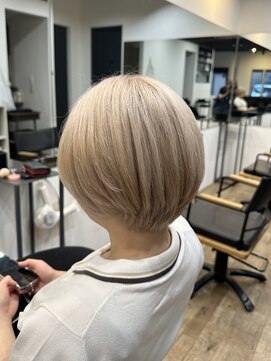 イリス(Iris) ホワイトベージュ×Wブリーチ