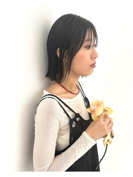 アム(amu) ぷつっとボブ/うざバング/顔まわりカット/地毛風縮毛矯正/外はね