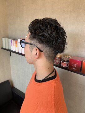 トリコ(ToricO) 刈り上げショートパンクフェザーパーマ