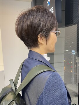 イヴォークトーキョーオーサカ(EVOKE TOKYO osaka) 30代40代50代 ショート 耳かけ 丸み グレージュ カラー