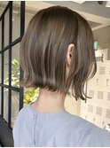 レディース外ハネ切りっぱなしボブハイライトベージュカラー