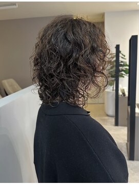 ヘア アンド メイク アートレス(Hair and Make Art less) こなれ感たっぶりな無造作パーマスタイル