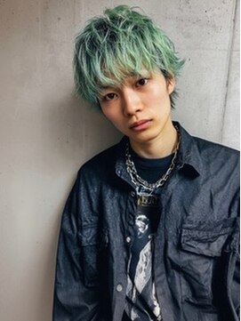 ネハス 栄(nehus.) MEN’S HAIR/サーフカール/刈り上げセンターパート/ブリーチ
