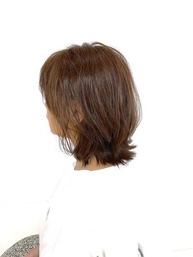 クオリス 上板橋店(QUALIS) 40代50代大人ひし形外ハネスタイル/ベージュ系カラー/耳かけ