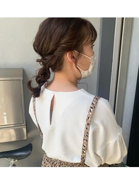 オリ(oli) お祝いカラー × ヘアアレンジ