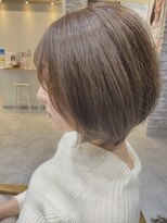 ブレス 横浜(bless) 大人可愛い小顔透けバングひし形ボブ丸みショート癖毛 30代