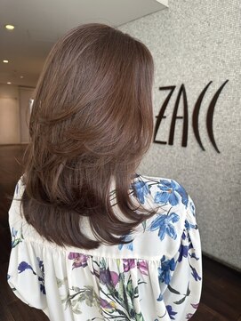 ザック ヴィ(ZACC  vie) やわらかいブラウンカラー×毛流れレイヤーカット