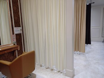 ビューティーサロン ニコル(beautysalon nicole)の写真/カーテンで仕切られているので、寛いでいただけます！隣の人が気にならない＊感染予防/プライベート空間◎