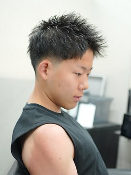 スラッシュ(SLASH) フェザーショート/刈り上げショート/アップバング/フェード/姫路