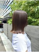 切りっぱなしグレー艶髪ボブ　