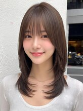 ミディアムレイヤースタイル 顔周りカット 前髪 透明感カラー