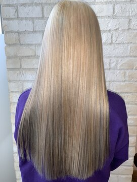 リーホリエ(Lee Horie) 清らかに艶やかなブロンドヘアー