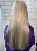 清らかに艶やかなブロンドヘアー