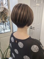 ヘア ケア ディエイチケー(HAIR CARE DHK) ハイライトで立体的・透明感あるショートボブ