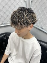 フライ 東通り店(Frei) グラデーションブリーチ波巻きスパイラル 