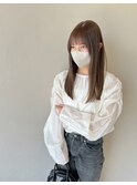 グレーベージュで艶と柔らかさを