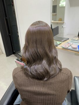 エマ 日吉(emma) 【emma小濱】光に透ける中明度ベージュ