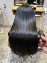 髪質改善ストレートは、髪の毛の状態ごとに薬剤を使い分けている複数のコースをご用意しています。