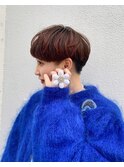 顔周り レイヤーオリーブグレージュハンサムショート 前髪なし