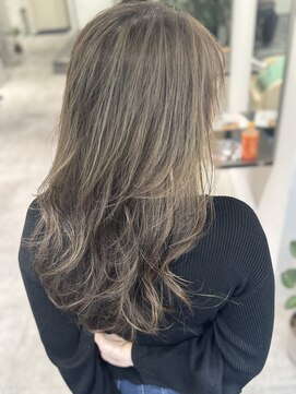 レイヤーカットオリーブベージュハイライト髪質改善20代白髪