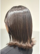 アンジー(Angee)&nbsp;マットアッシュで、透明感とツヤのある大人カラーに