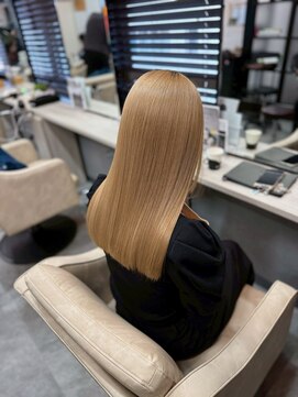 シシ 新宿(She 2.) ハイトーン/髪質改善/髪質改善ストレート/美髪矯正/縮毛矯正