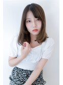 暗髪グレージュ小顔ミディアム