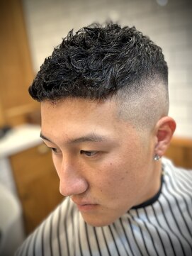 ザナンバースリー 八王子(THE NUMBER THREE) フェード/スキンフェード/濡れパン/アイロンパーマ　【八王子】