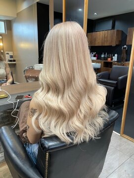 ヨロ 上野(YOLO) ハイライトカラーミルクティーベージュレイヤーカット