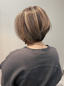 トレント(ToRrent) 大人ショートボブ 白髪ぼかしハイライト 30代 40代 50代