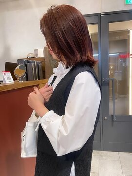 アトリエ(atelier.) ピンクカラー×伸ばしちゅう切りっぱなしボブ