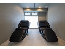 ベッド式フルフラットのシャンプー台【YUME】でゆったりとリラックス☆ 雑誌は【 iPad】で♪  /熱田/六番町