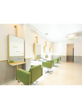 経験豊富なスタイリストがあなただけの似合わせをご提案◎少人数空間でゆったりお過ごしいただけます♪