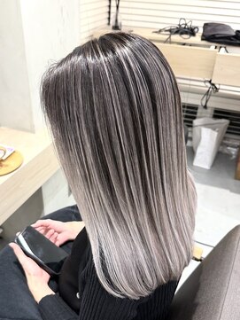 ヘアスペース リズム グリーン(Hair space Rizm green) ホワイトバレイヤージュ