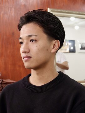 ロマンズヘッド(浪漫頭髪 ROMAN’S HEAD) テーパーフェードオールバックスタイル