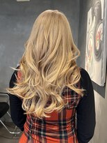 ブルックス ブロンドカラー×レイヤーカット