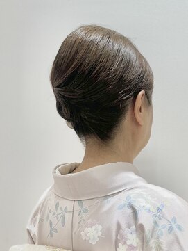 アンベリールフルー(EMBELLIR fleur) トップのボリュームが華やかで上品な和装ヘアアップスタイル