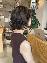 ニア(nir.) 20代30代40代小顔ひし形くびれミディアムショート