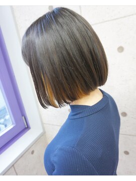 ヘアテリア リュウ 大塚(hair teria ryu) 前下がりミニボブスタイル×イヤリングカラー