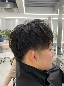 アールプラスヘアサロン(ar+ hair salon) 束感ツーブロックマッシュ