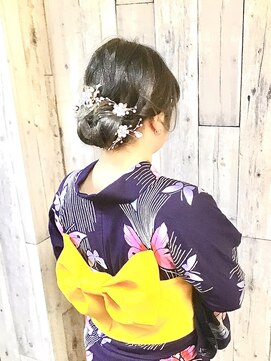 ヘアースペース ムーン(Hair Space MOON) プロが着つけする、着崩れしない浴衣の着付けとヘアセット