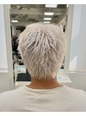 スパイキーショートハイトーンホワイトブリーチカラー
