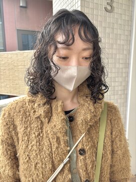 オッジバイケンジ(oggi by KENJE) ミディアムくるくるパーマ