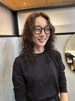 シングス(Sings)&nbsp;暗髪ロングヘア×くるくるパーマ